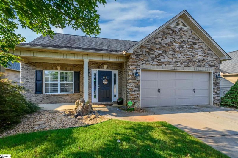 Property image 3 at 609 Summerville Way, Greenville, SC 29609