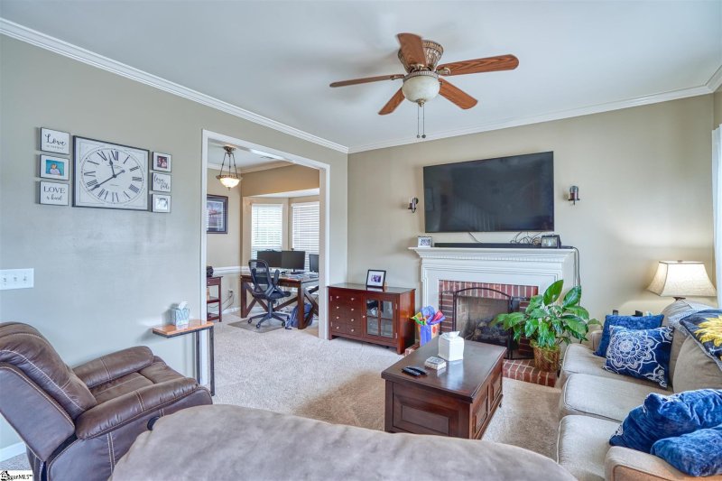 Property image 3 at 180 Spring Crossing Circle, Greer, SC 29650