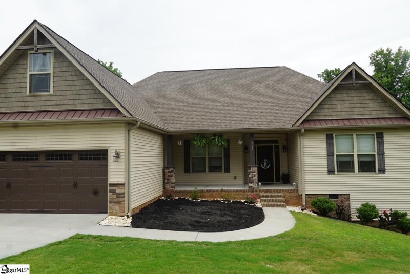 105 Amber Oaks Drive