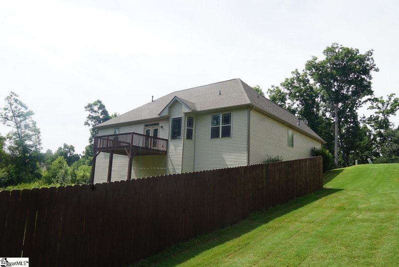 Property image 4 at 105 Amber Oaks Drive, Greer, SC 29651