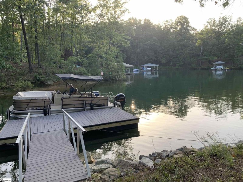 Property image 2 at 203 W Cannon Court, Seneca, SC 29672