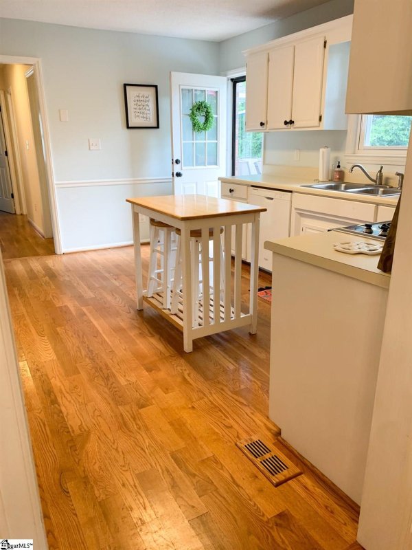 Property image 5 at 1104 Shoresbrook Road, Spartanburg, SC 29301