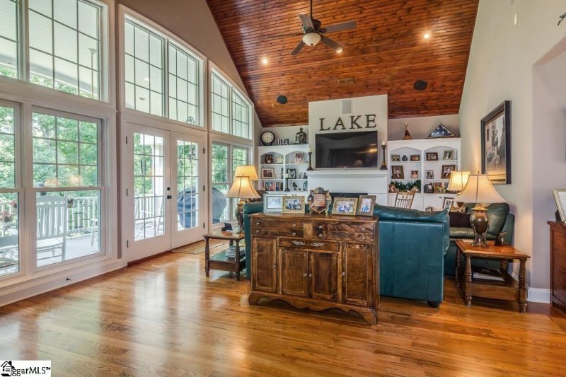 Property image 4 at 220 Winding Oaks Drive, Seneca, SC 29672