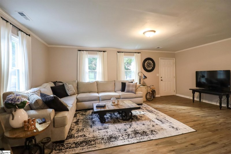 Property image 2 at 206 Springdale Avenue, Liberty, SC 29657