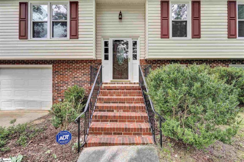 Property image 2 at 115 E Woodburn Drive, Taylors, SC 29687