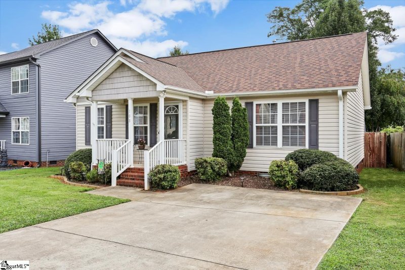 Property image 2 at 108 Cosmos Lane, Greer, SC 29651