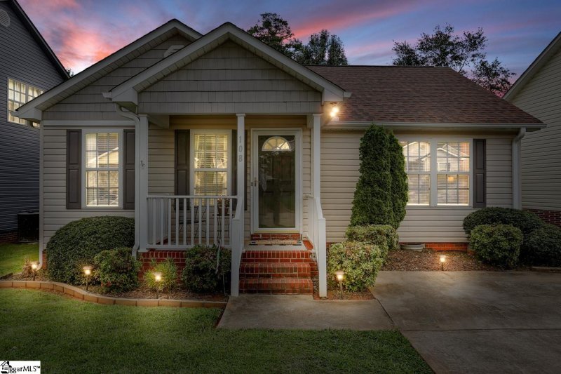 Property image 3 at 108 Cosmos Lane, Greer, SC 29651