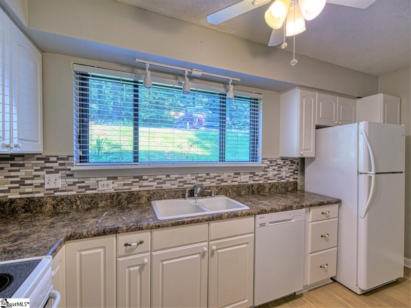 Property image 2 at 83 Briarview Circle, Greenville, SC 29615