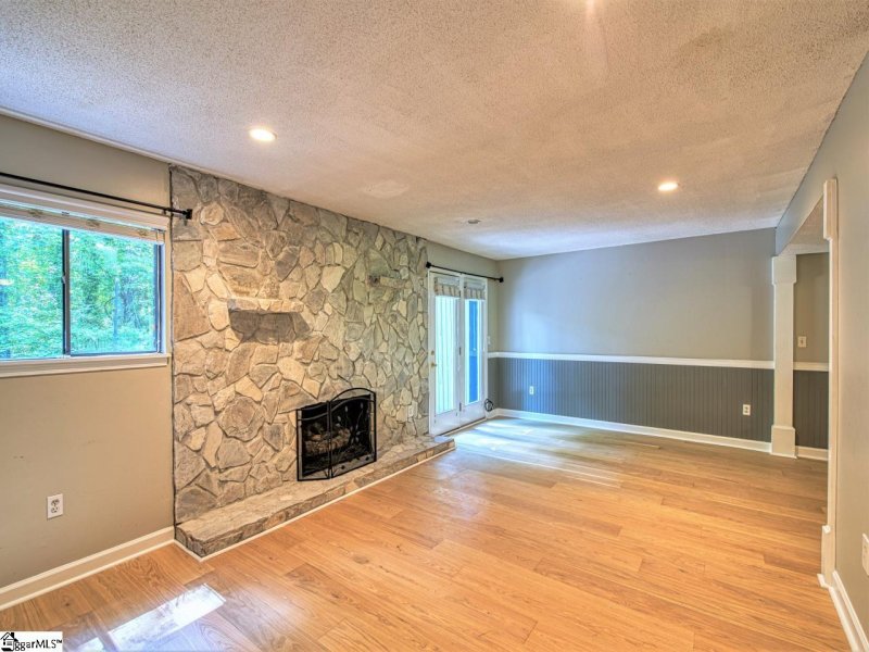 Property image 3 at 83 Briarview Circle, Greenville, SC 29615