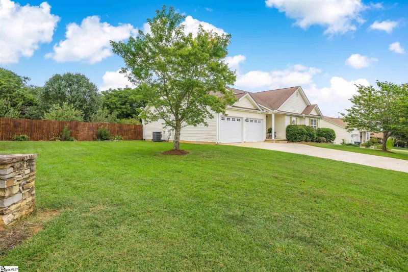 Property image 2 at 1 Cole Creek Court, Greer, SC 29651