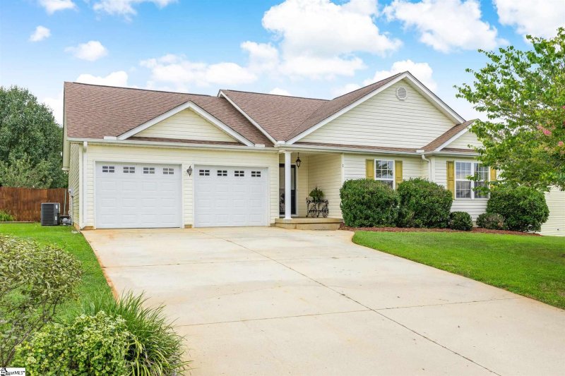 Property image 3 at 1 Cole Creek Court, Greer, SC 29651