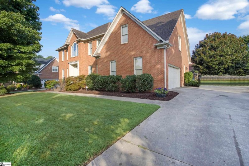 Property image 2 at 109 E Cranberry Lane, Greenville, SC 29615