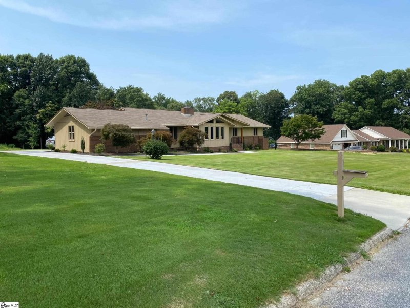 Property image 2 at 101 Redcliffe Road, Greenville, SC 29615