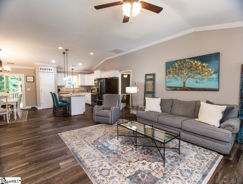 Property image 2 at 101 Boxwood Lane, Greer, SC 29650