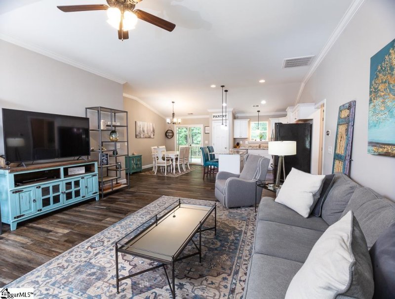 Property image 3 at 101 Boxwood Lane, Greer, SC 29650