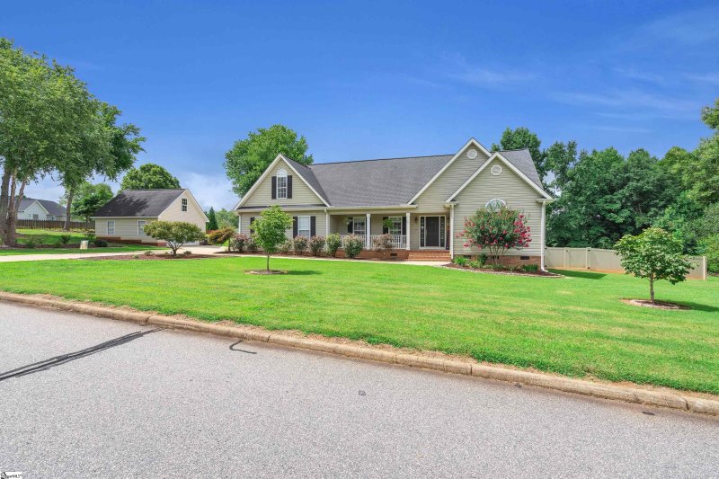 Property image 2 at 5 Ferret Drive, Taylors, SC 29687