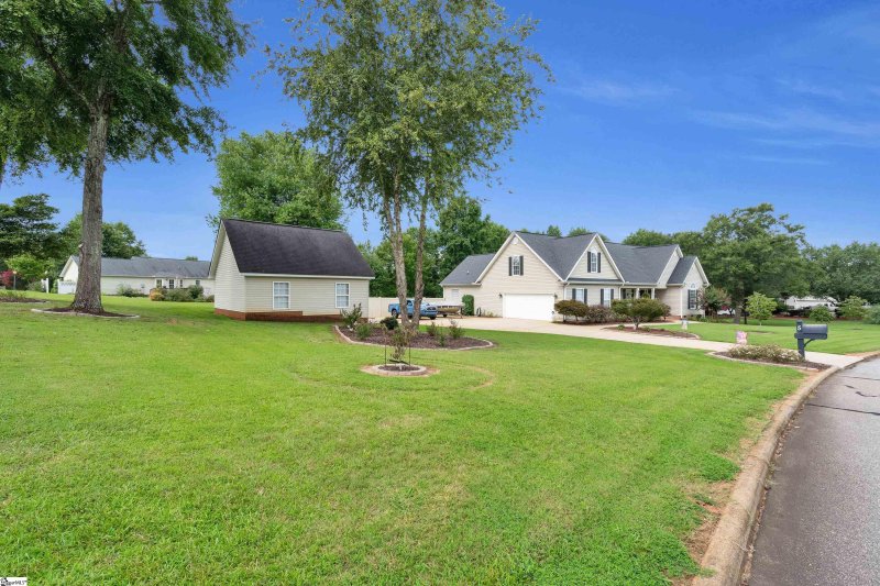 Property image 3 at 5 Ferret Drive, Taylors, SC 29687