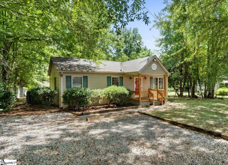 Property image 2 at 15 Longland Drive, Greenville, SC 29609