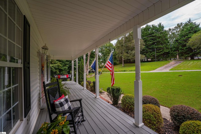 Property image 3 at 109 Sabra Drive, Easley, SC 29642