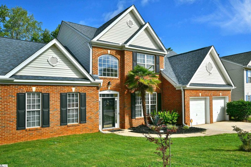 Property image 2 at 136 Birkhall Circle, Greenville, SC 29605