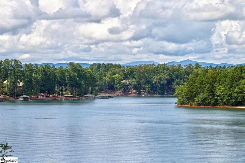 Property image 2 at 427 E Waterside Drive, Seneca, SC 19672