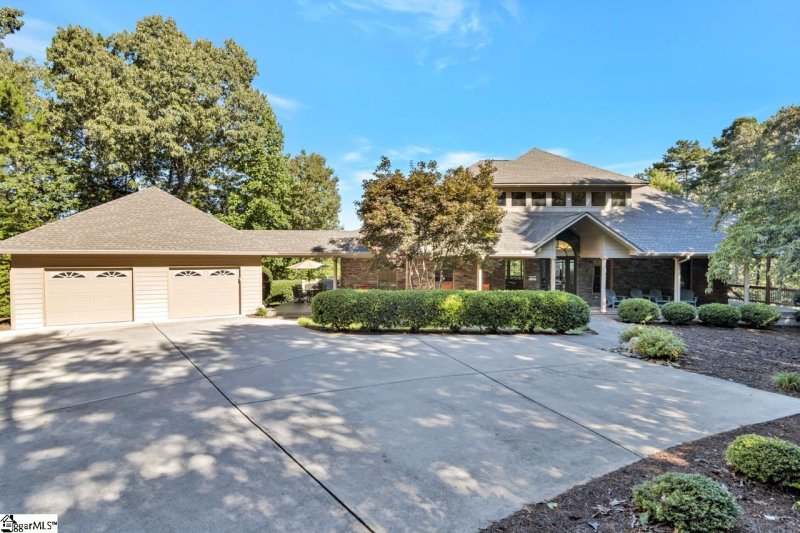 Property image 3 at 427 E Waterside Drive, Seneca, SC 19672