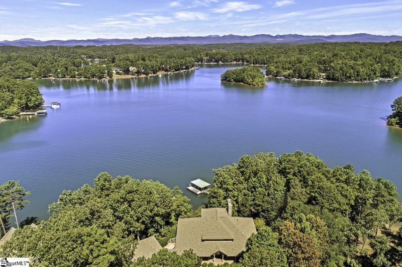 Property image 4 at 427 E Waterside Drive, Seneca, SC 19672