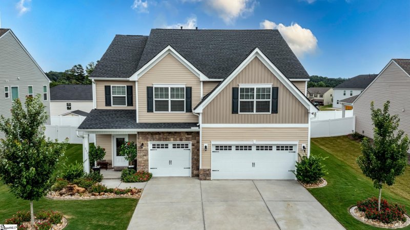 Property image 2 at 221 Braselton Street, Duncan, SC 29334
