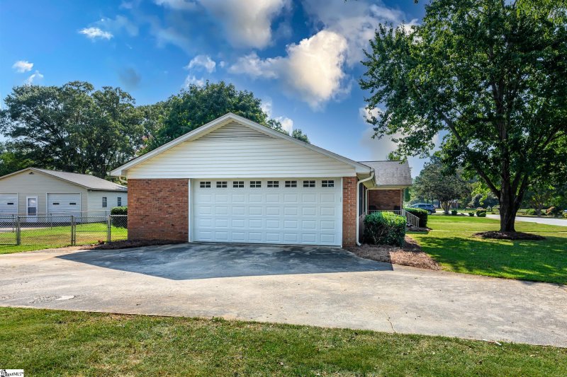 Property image 2 at 304 Overton Avenue, Greenville, SC 29617