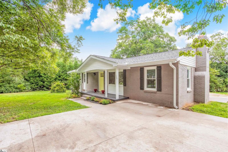 Property image 2 at 328 Jacquline Lane, Greenville, SC 29607