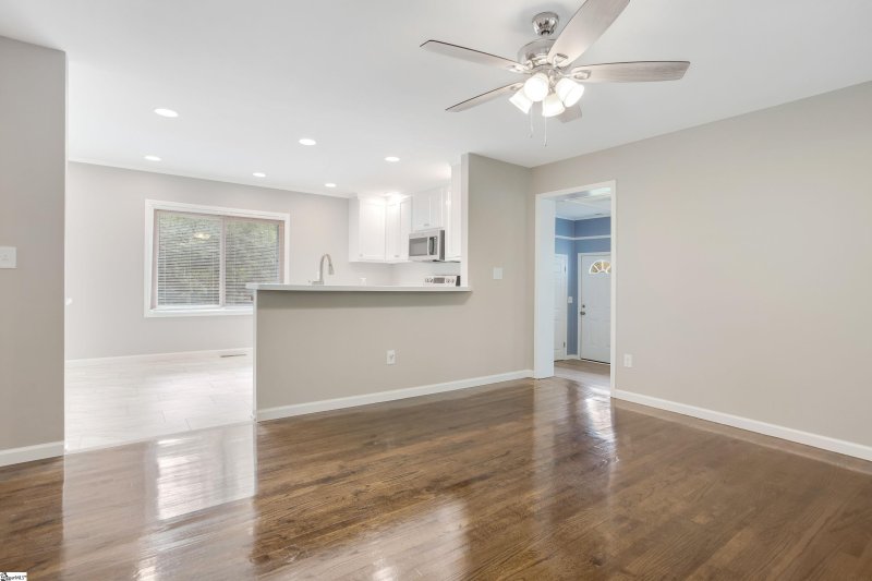 Property image 5 at 328 Jacquline Lane, Greenville, SC 29607