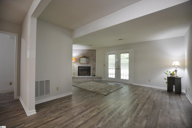 Property image 3 at 215 Duncan Chapel Road, Greenville, SC 29617