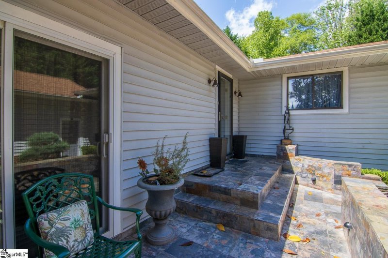 Property image 2 at 12 S Valley Drive, Greenville, SC 29611