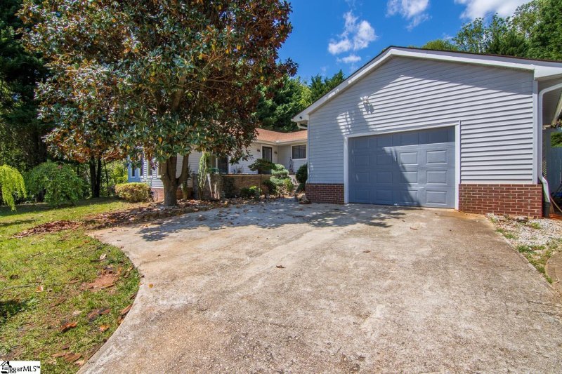 Property image 3 at 12 S Valley Drive, Greenville, SC 29611