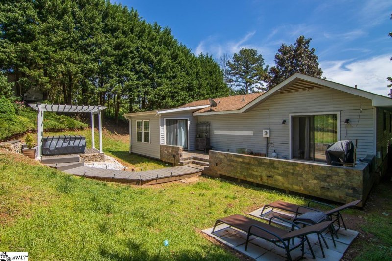 Property image 4 at 12 S Valley Drive, Greenville, SC 29611