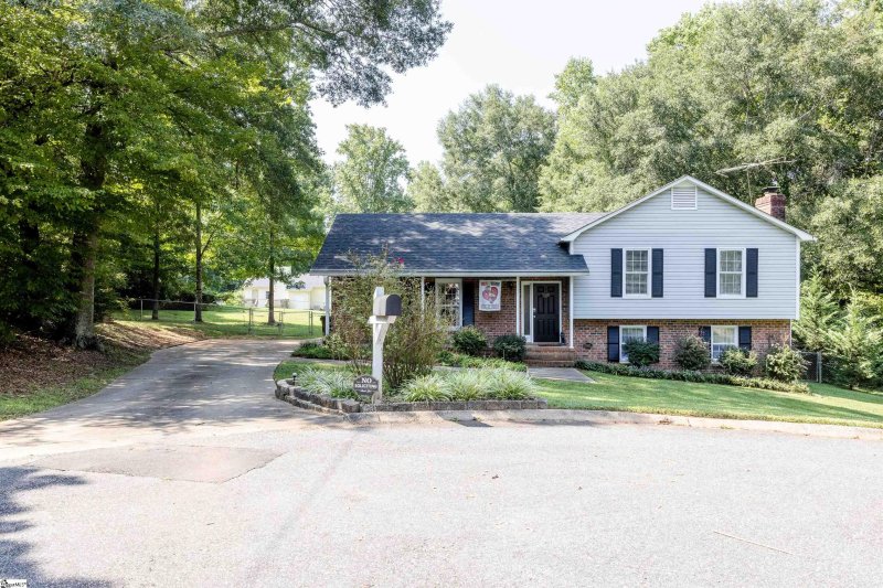Property image 2 at 205 Woodburn Drive, Taylors, SC 29687