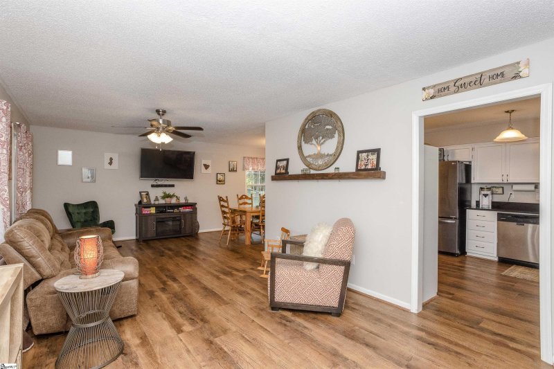 Property image 4 at 205 Woodburn Drive, Taylors, SC 29687
