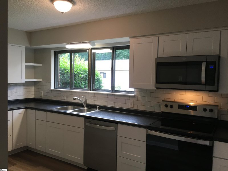 Property image 3 at 48 Briarglen Place, Greenville, SC 29615