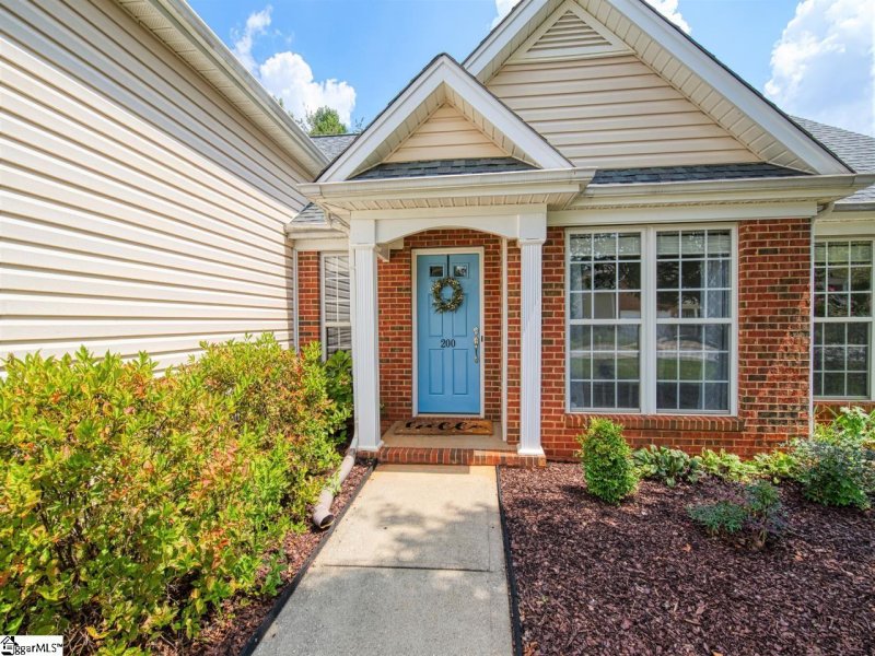 Property image 2 at 200 Summitbluff Drive, Greenville, SC 29617