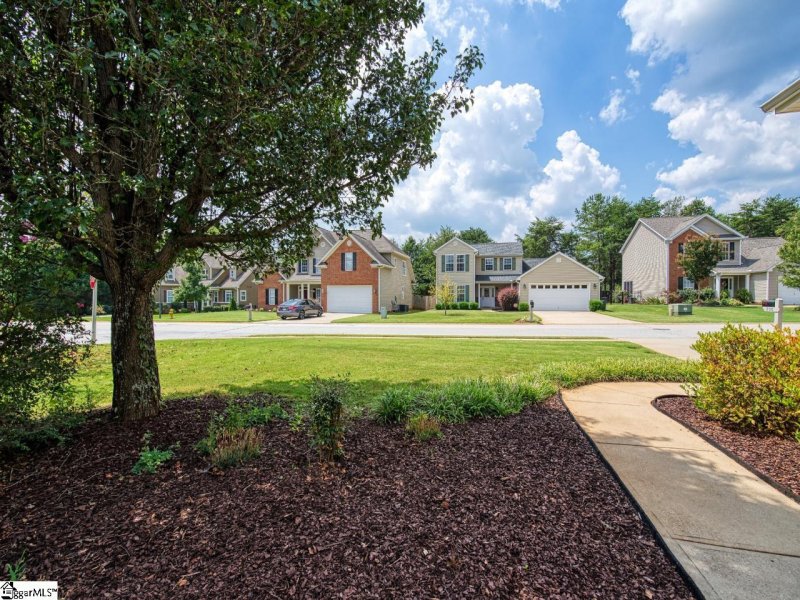 Property image 3 at 200 Summitbluff Drive, Greenville, SC 29617