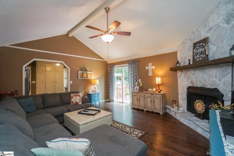 Property image 4 at 104 Brook Drive, Greenville, SC 29607