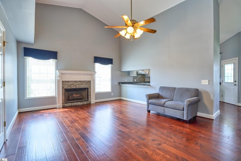 Property image 4 at 9 Saddle Bow Court, Taylors, SC 29687