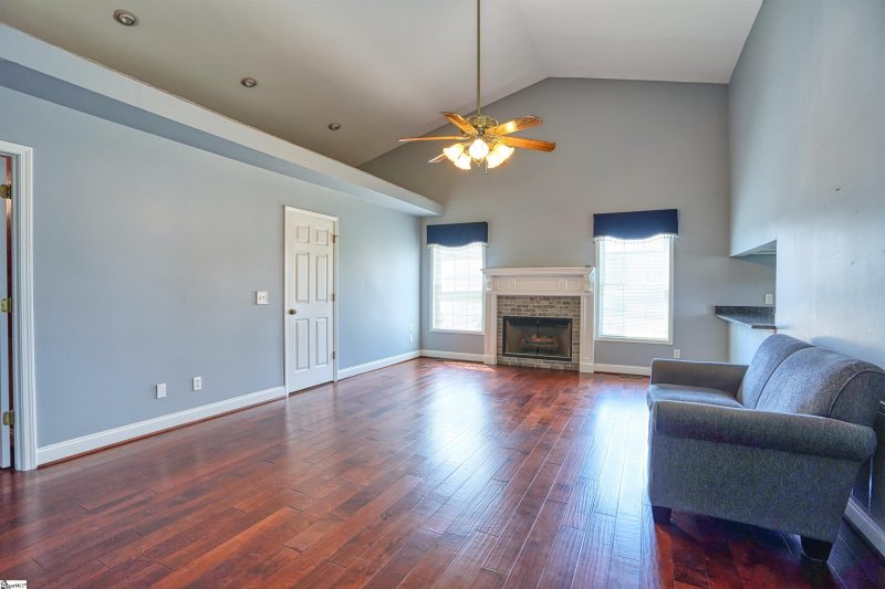 Property image 5 at 9 Saddle Bow Court, Taylors, SC 29687