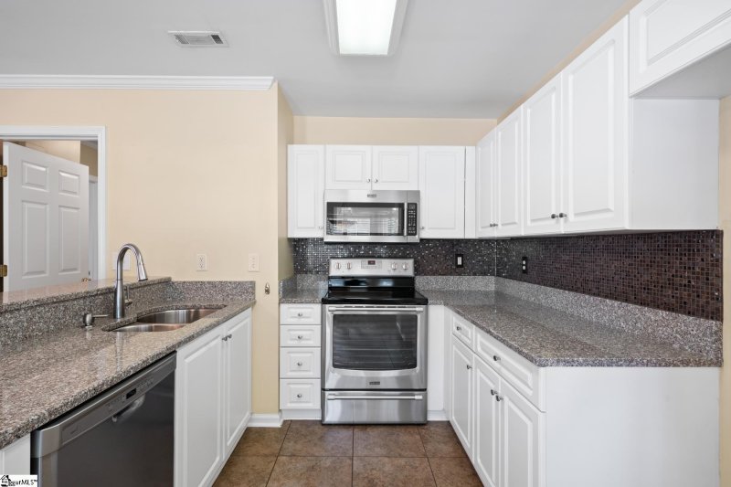 Property image 3 at 610 Glassyrock Court, Greer, SC 29650