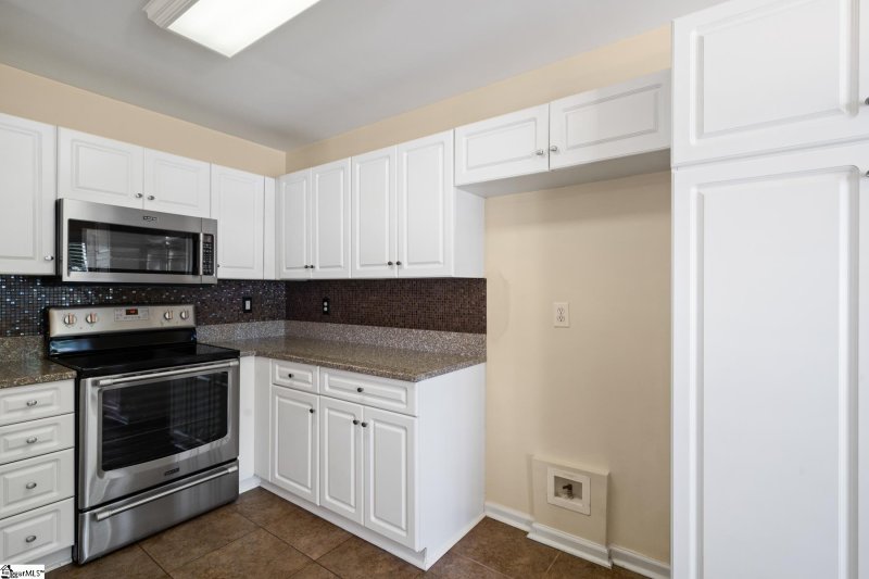 Property image 4 at 610 Glassyrock Court, Greer, SC 29650