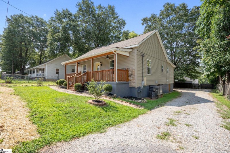 Property image 3 at 11 Traction Street, Greenville, SC 29611