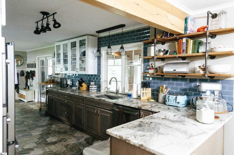 Property image 5 at 6 Aberdare Court, Greenville, SC 29615