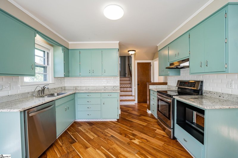 Property image 3 at 2 Kirkwood Lane, Greenville, SC 29607