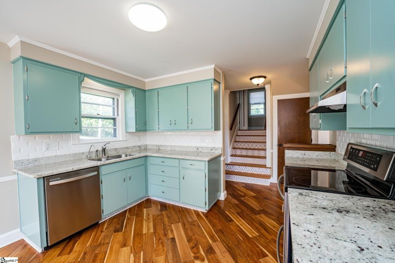 Property image 4 at 2 Kirkwood Lane, Greenville, SC 29607