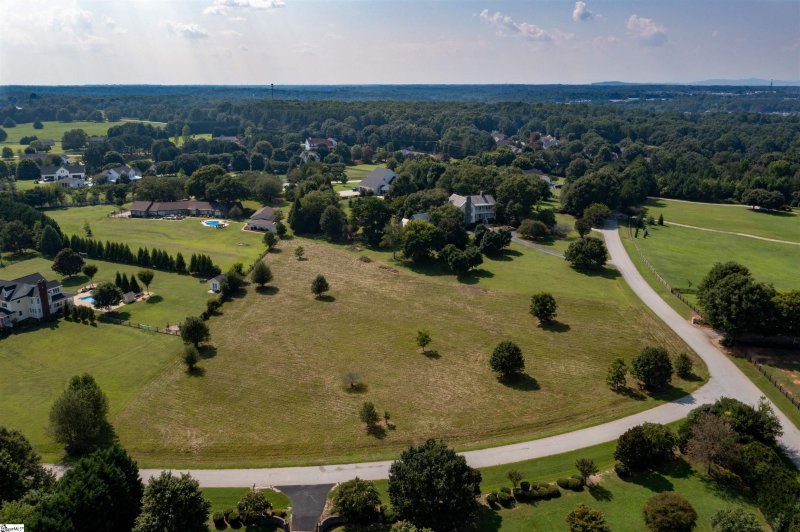 Property image 2 at 104 Bruce Farm Road, Simpsonville, SC 29681